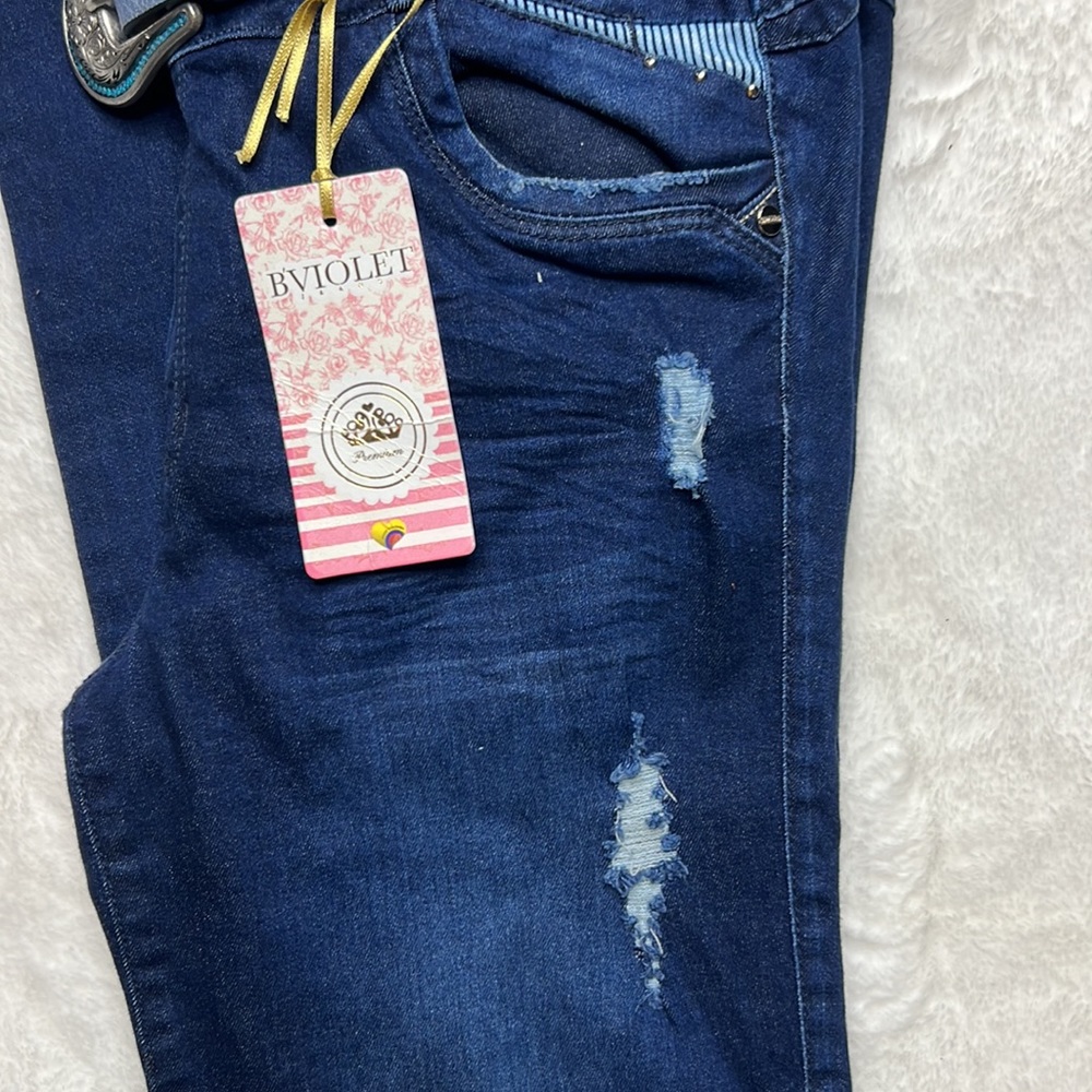 B’violet Jeans - Picture 7 of 7